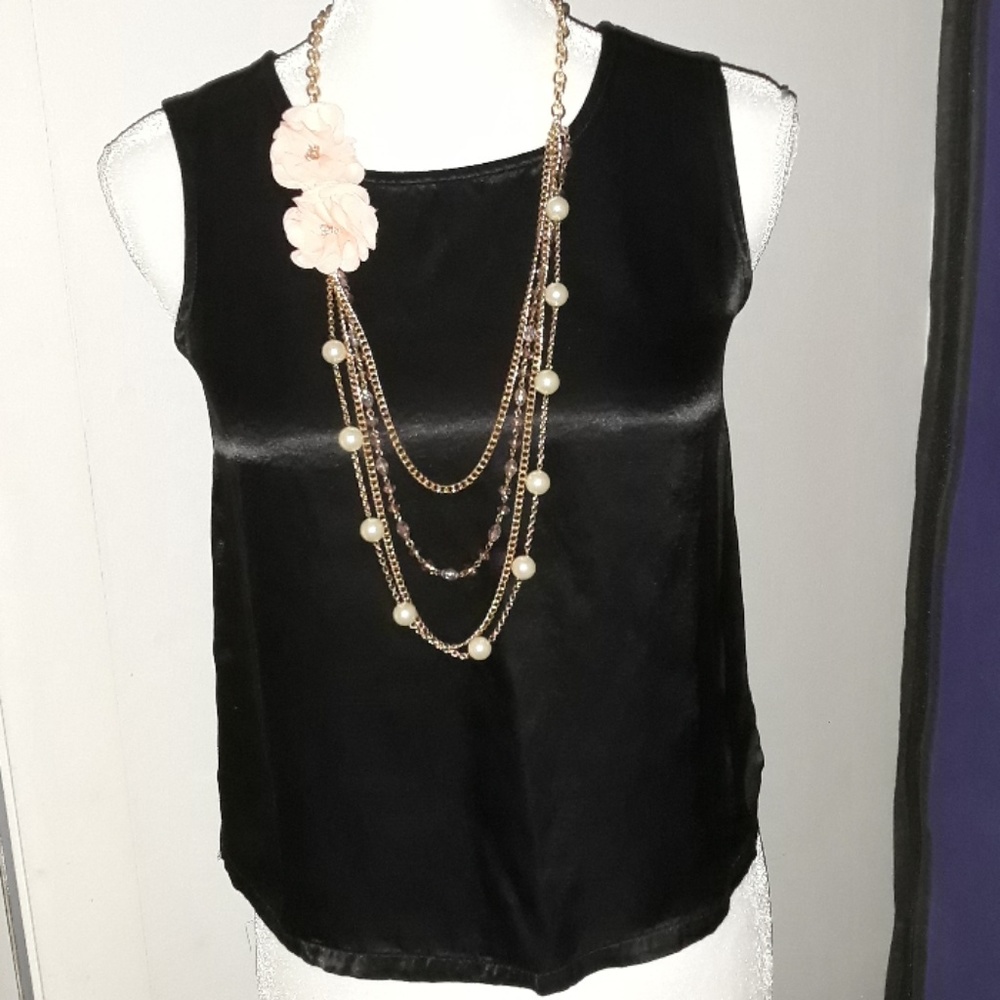 Apostrophe black, silky and flowy
